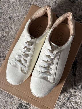 SOUL Naturalizer White Leather Low-Top Sneakers